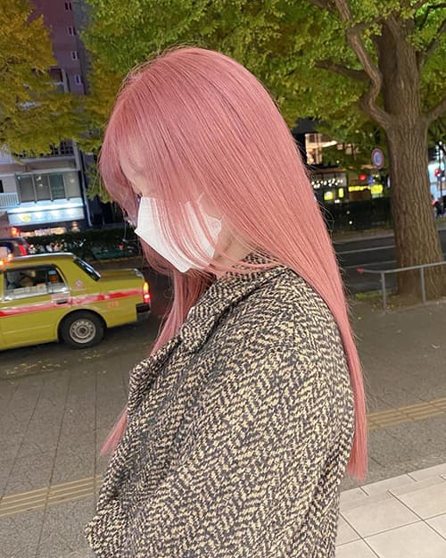 ผมสีบลอนด์ชมพู