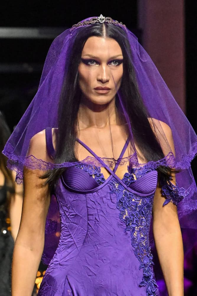 Versace ss23 dramatic makeup looks bella hadid